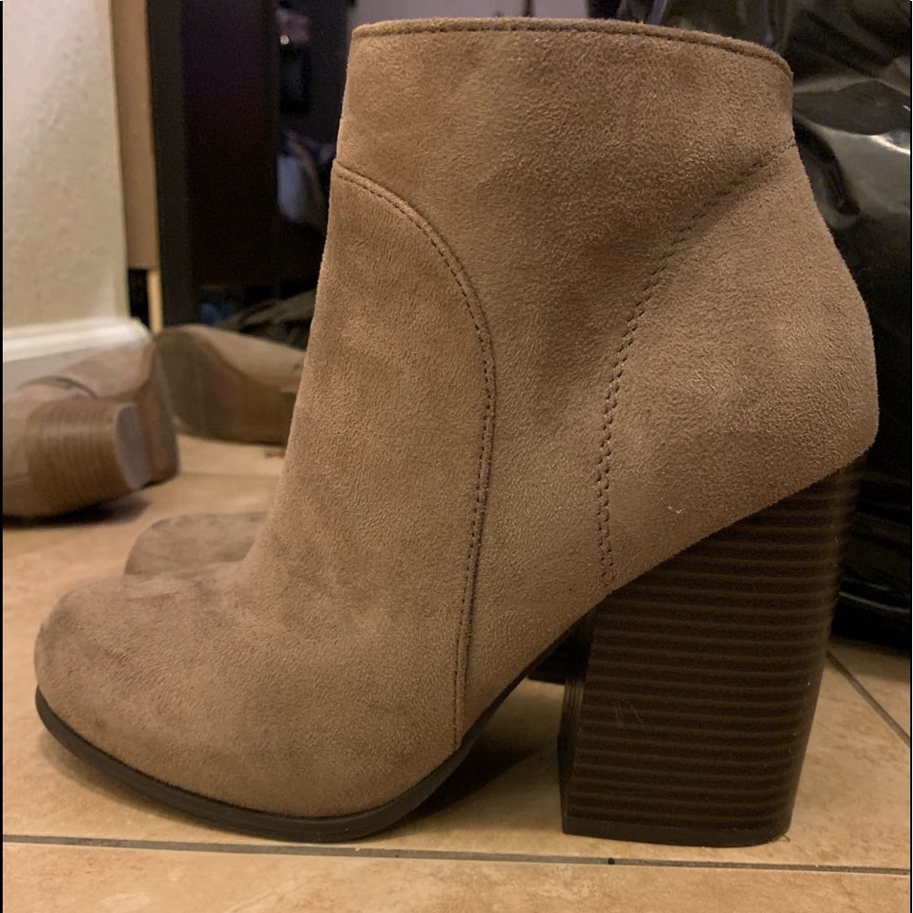 Bertie Women's Closed Toe Block Heel Bootie